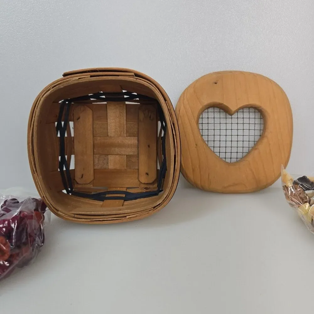 VTG Handmade Wooden Potpourri Basket with Heart Lid & Wire Insert Rustic Country